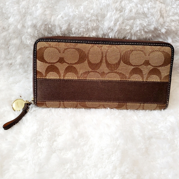 Coach Handbags - EUC Coach Accordion Zip Wallet Khaki/Brown